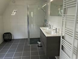 Nice Villa With 4 Bathrooms, Near Vrachelse Heide