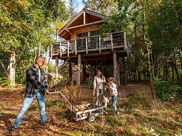 Wooden Lodge Near Three National Parks