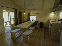 Wooden Lodge Near Three National Parks