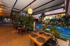 Lost Elsiyum Hotel - Half Board