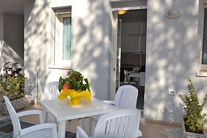 Modern Downtown Flat Near the Beach