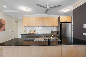 Waterfront Retreat Sea Views - Huge Pool - BBQ