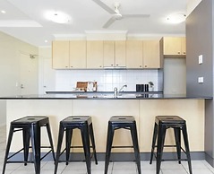 Waterfront Retreat Sea Views - Huge Pool - BBQ