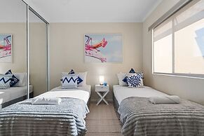 Waterfront Retreat Sea Views - Huge Pool - BBQ