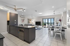 Waterfront Retreat Sea Views - Huge Pool - BBQ