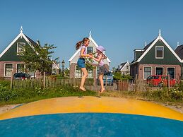 Spacious House With 5 Bathrooms, on the Markermeer