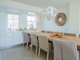 Spacious House With 5 Bathrooms, on the Markermeer