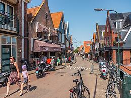 Spacious House With 5 Bathrooms, on the Markermeer