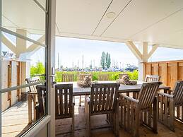 Spacious House With 5 Bathrooms, on the Markermeer