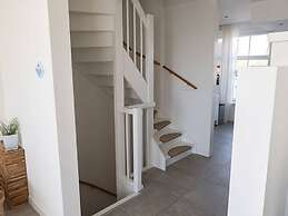 Spacious House With 5 Bathrooms, on the Markermeer