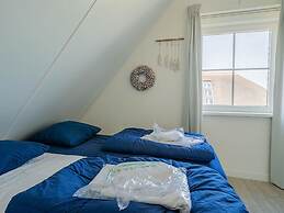 Spacious House With 5 Bathrooms, on the Markermeer