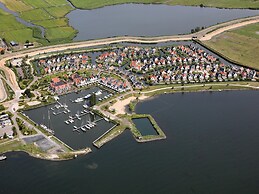 Spacious House With 5 Bathrooms, on the Markermeer