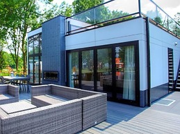 Luxury Holiday Home on a Holiday Park, Adjacent to the Hoge Veluwe Nat