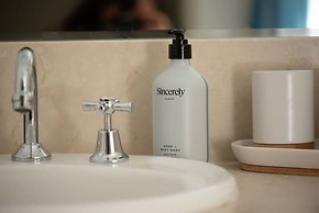 Reef Apartment Cairns - 4 Pools Resort BBQ