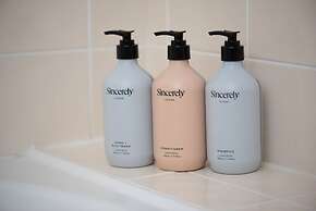 Reef Apartment Cairns - 4 Pools Resort BBQ