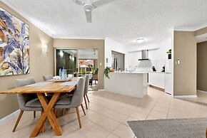 Reef Apartment Cairns - 4 Pools Resort BBQ