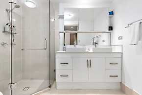 Reef Apartment Cairns - 4 Pools Resort BBQ