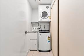 Lux Apartment Cairns - 9 Pools BBQ Gym