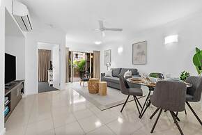 Lux Apartment Cairns - 9 Pools BBQ Gym