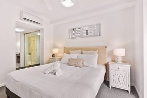 Lux Apartment Cairns - 9 Pools BBQ Gym