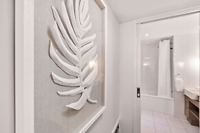 Lux Apartment Cairns - 9 Pools BBQ Gym