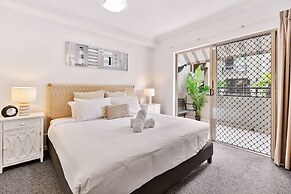 Lux Apartment Cairns - 9 Pools BBQ Gym