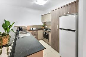 Lux Apartment Cairns - 9 Pools BBQ Gym