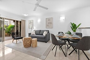 Lux Apartment Cairns - 9 Pools BBQ Gym