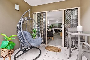 Lux Apartment Cairns - 9 Pools BBQ Gym