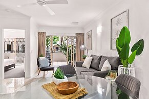 Lux Apartment Cairns - 9 Pools BBQ Gym