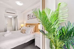 Lux Apartment Cairns - 9 Pools BBQ Gym