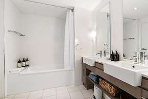 Lux Apartment Cairns - 9 Pools BBQ Gym