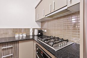 Lux Apartment Cairns - 9 Pools BBQ Gym