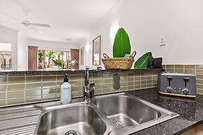 Lux Apartment Cairns - 9 Pools BBQ Gym