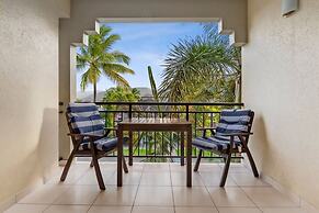 Poolside Paradise Cairns - 9 Pools BBQ Gym