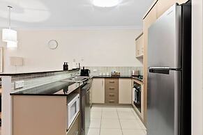 Poolside Paradise Cairns - 9 Pools BBQ Gym