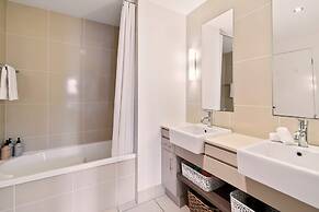 Poolside Paradise Cairns - 9 Pools BBQ Gym