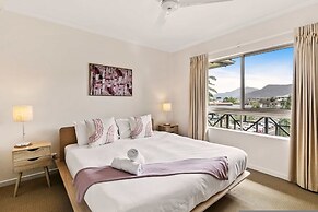 Poolside Paradise Cairns - 9 Pools BBQ Gym