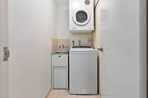 Poolside Paradise Cairns - 9 Pools BBQ Gym