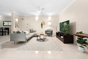 Tropical Bliss - Cairns 9 Pools BBQ Gym