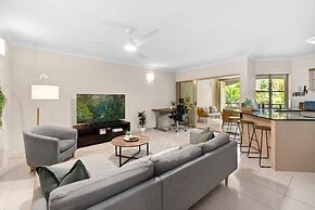 Tropical Bliss - Cairns 9 Pools BBQ Gym