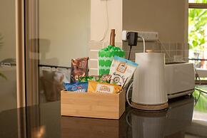 Tropical Bliss - Cairns 9 Pools BBQ Gym