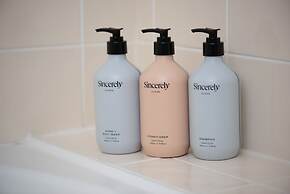 Tropical Bliss - Cairns 9 Pools BBQ Gym