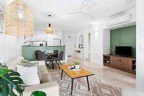 Tropical Paradise Cairns - 9 Pools Gym BBQ