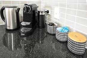 Tropical Paradise Cairns - 9 Pools Gym BBQ