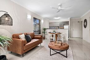 Lux Cairns - 9 Pools BBQ and Gym