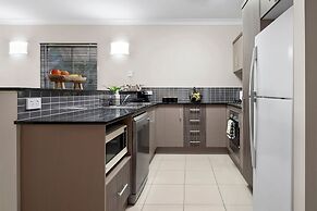 Lux Cairns - 9 Pools BBQ and Gym