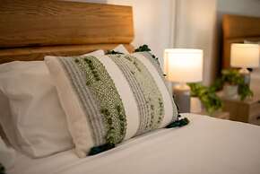 The Nest Cairns - 4 Pools BBQ Resort