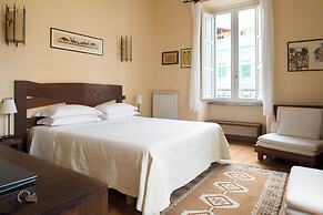 Palm Gallery Hotel