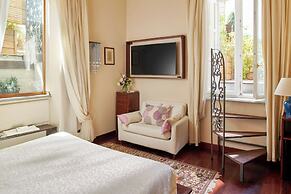 Palm Gallery Hotel